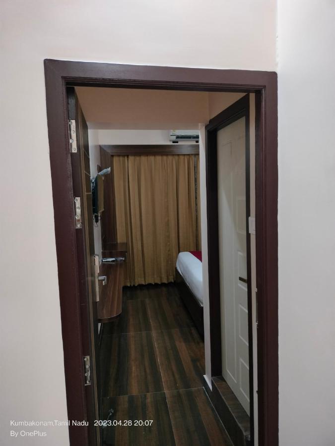 Sivamurugan Hotels Kumbakonam Exterior photo