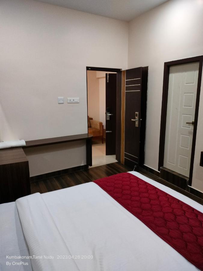 Sivamurugan Hotels Kumbakonam Exterior photo