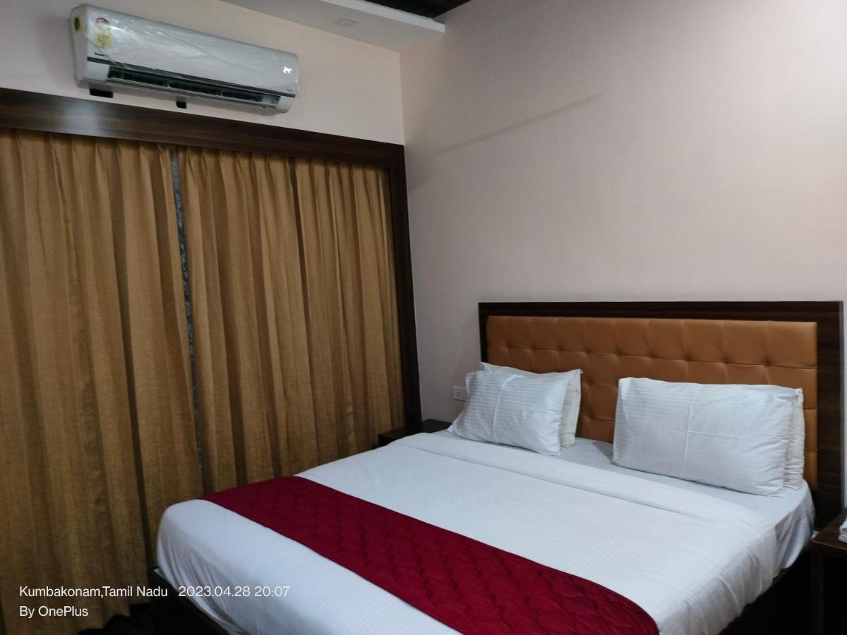 Sivamurugan Hotels Kumbakonam Exterior photo