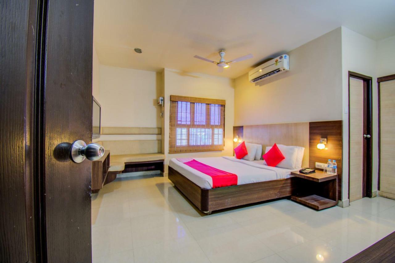 Sivamurugan Hotels Kumbakonam Exterior photo