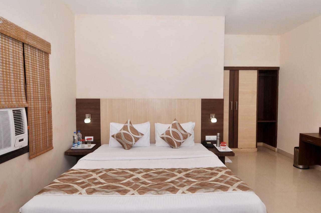 Sivamurugan Hotels Kumbakonam Exterior photo