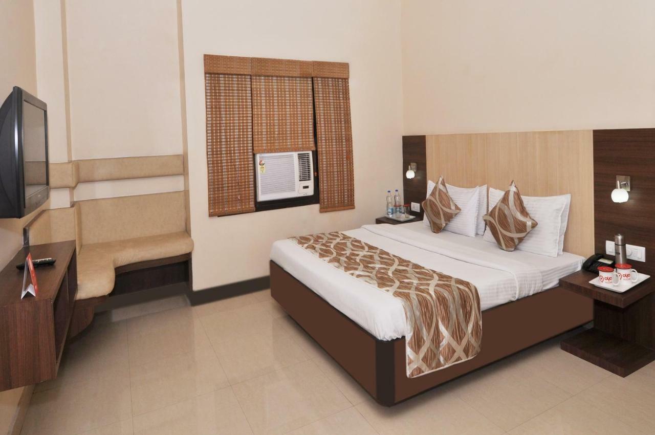 Sivamurugan Hotels Kumbakonam Exterior photo