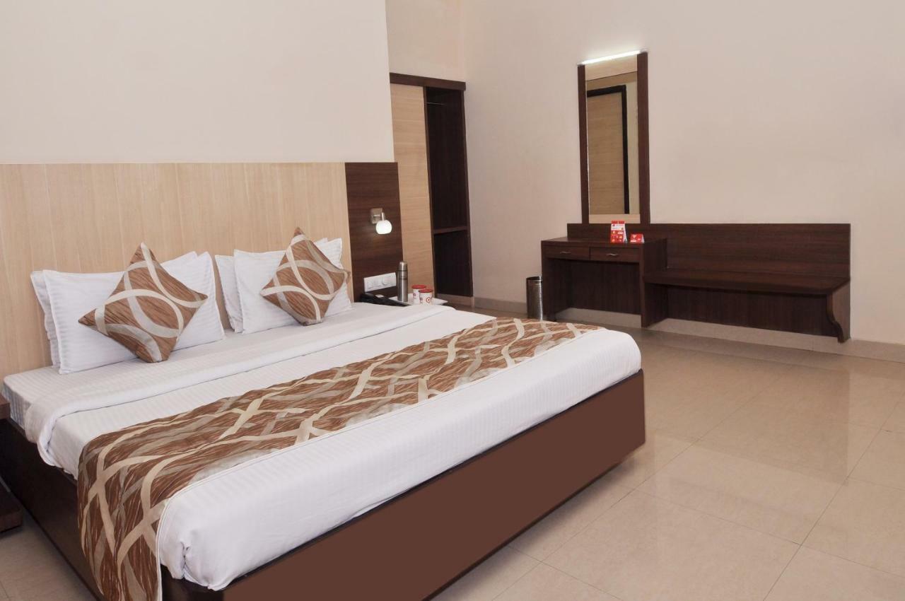 Sivamurugan Hotels Kumbakonam Exterior photo