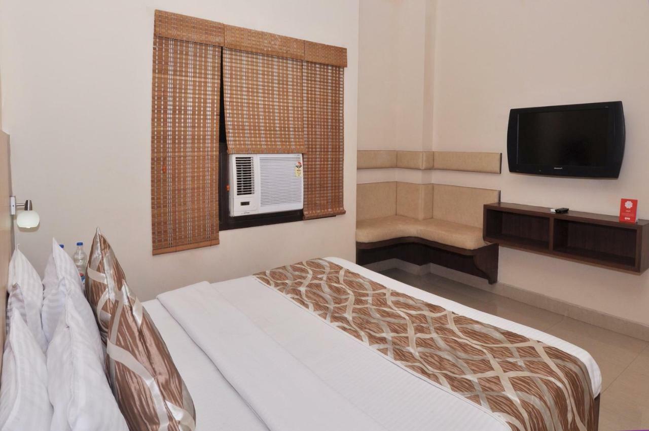 Sivamurugan Hotels Kumbakonam Exterior photo