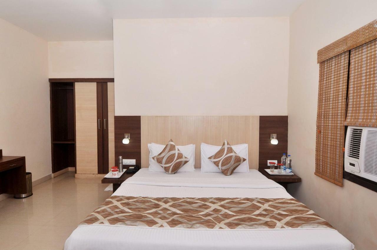 Sivamurugan Hotels Kumbakonam Exterior photo